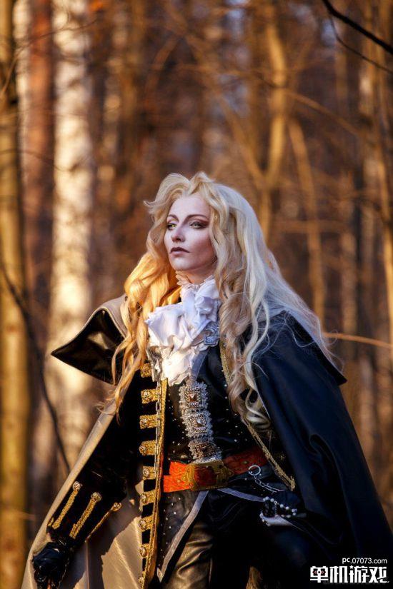 沙特姑娘COS《恶魔城X:月下夜想曲》阿鲁卡多神级还原 邪魅俊俏