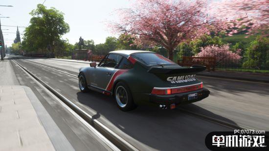银手强尼版的911 turbo不仅会在游戏中出现,同款车辆也于10月15日至22